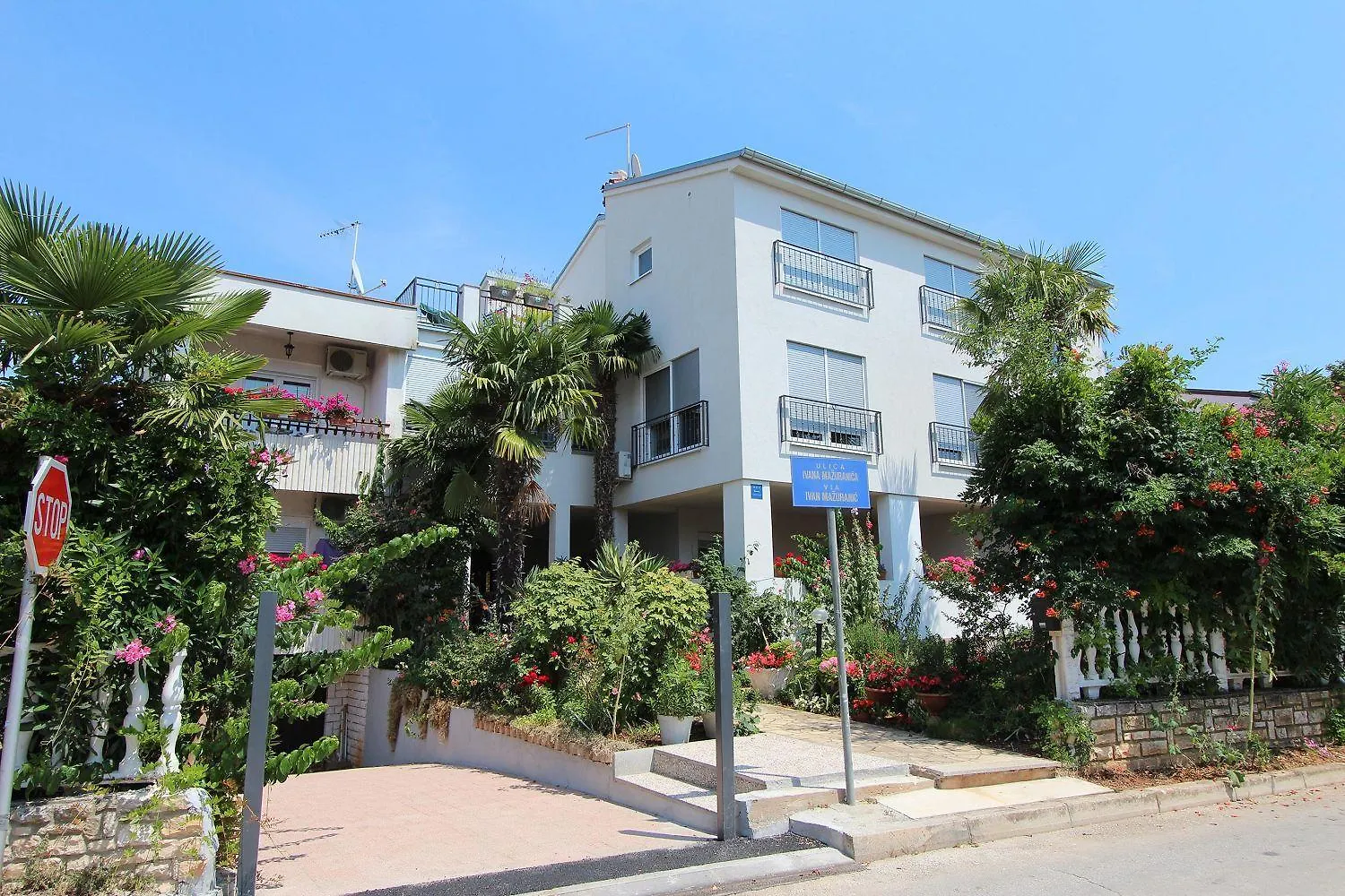 Mediterranes Apartment Nur 10 Gehminuten Zum Strand Mit Grossem Garten Rovinj Croatia