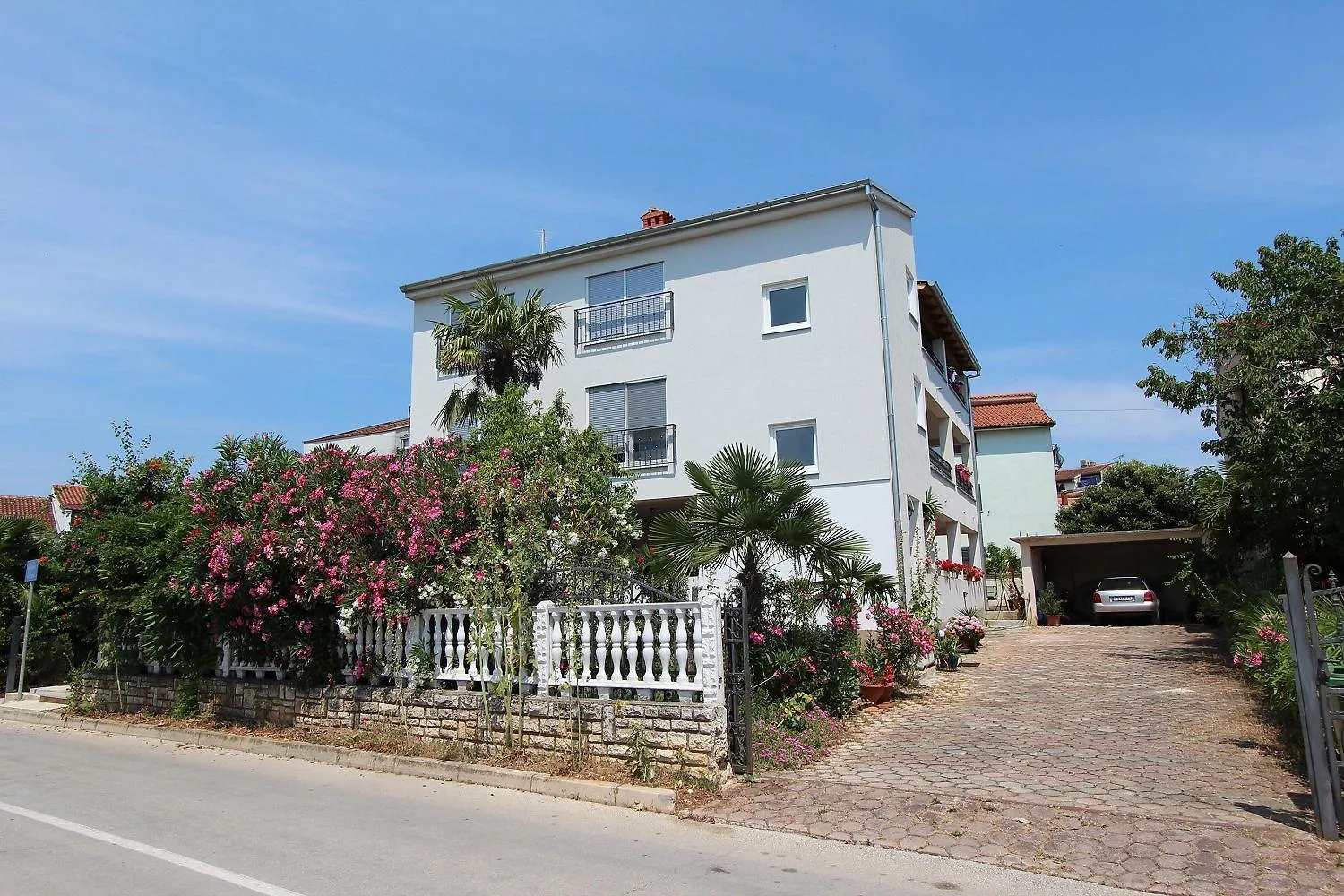 Mediterranes Apartment Nur 10 Gehminuten Zum Strand Mit Grossem Garten Rovinj